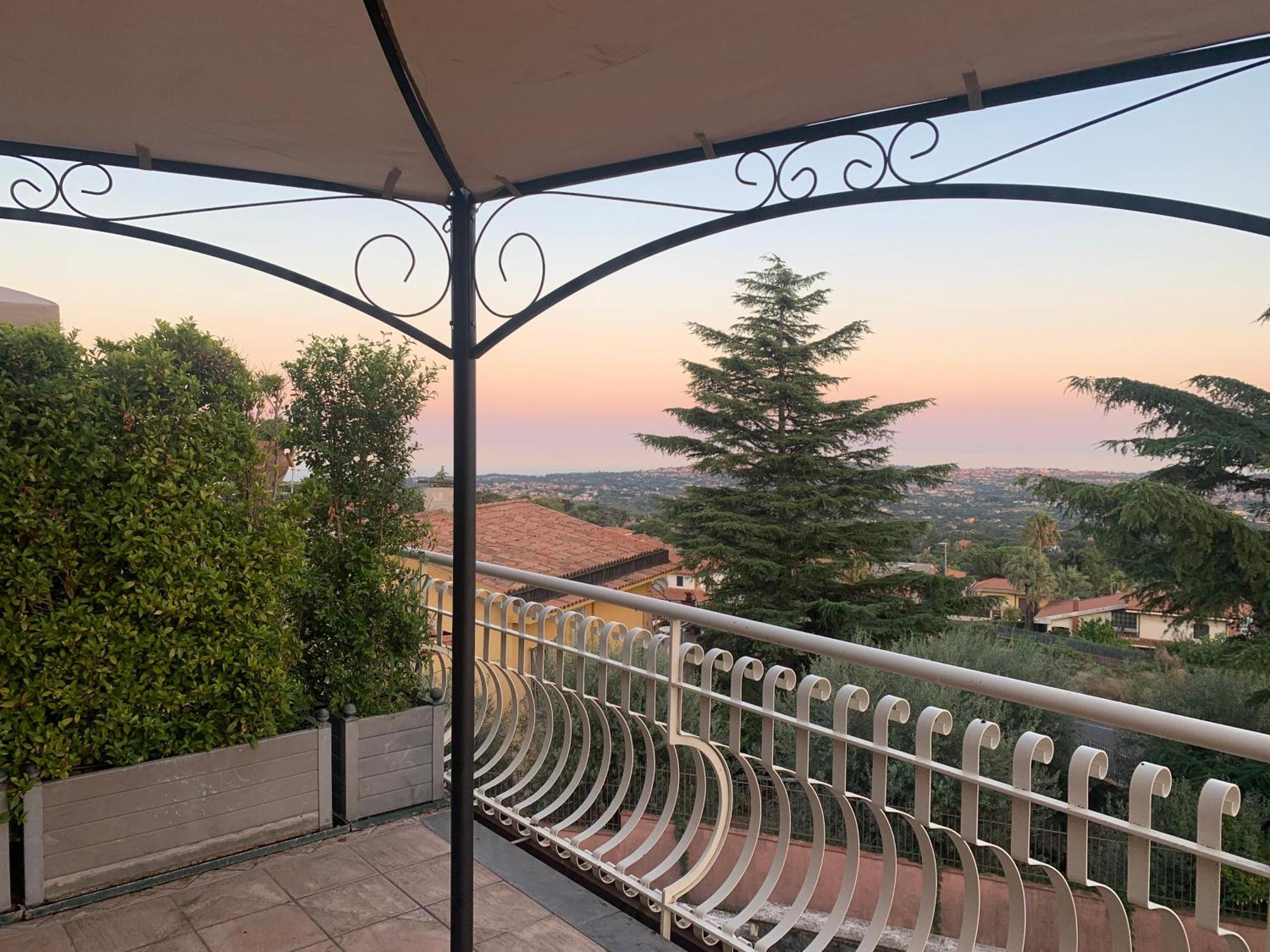 Aparthotel Etna Royal View Trecastagni Habitación foto