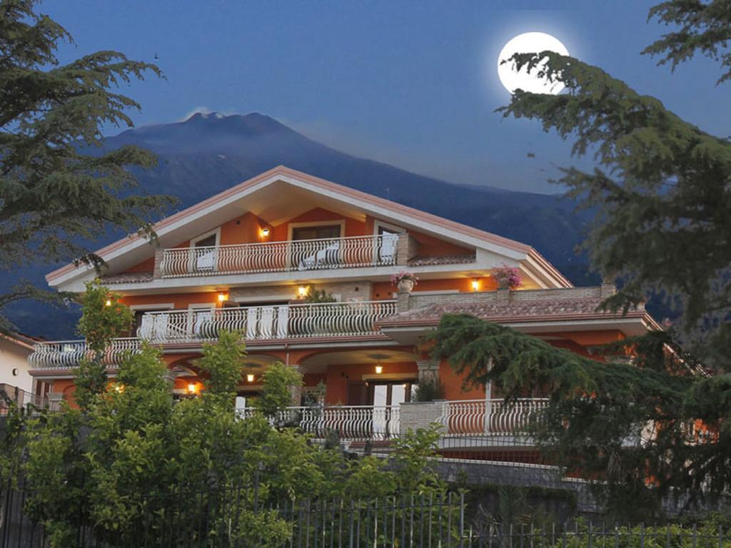 Aparthotel Etna Royal View Trecastagni Exterior foto
